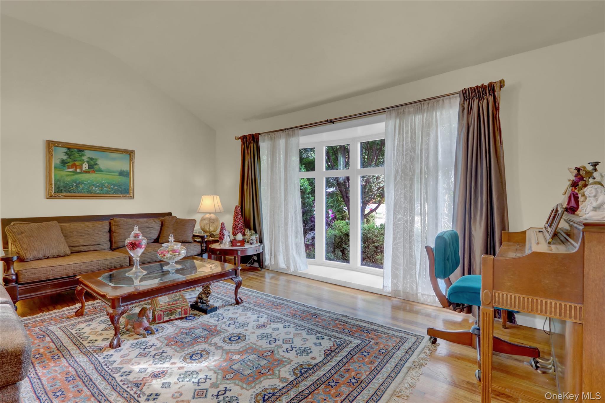 64 South Street, East Hills, NY 11577