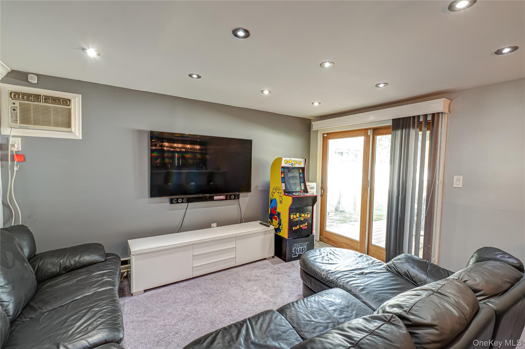 1 Buchanan Avenue, Wheatley Heights, NY 11798