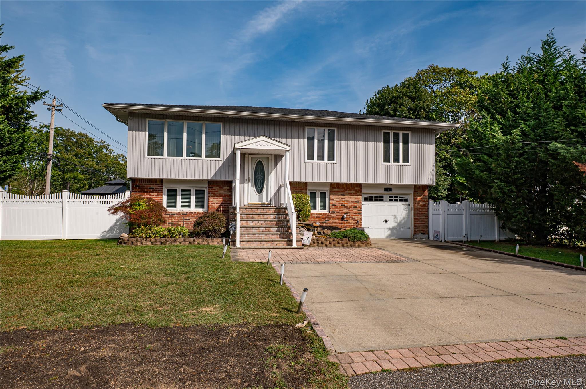 1 Buchanan Avenue, Wheatley Heights, NY 11798