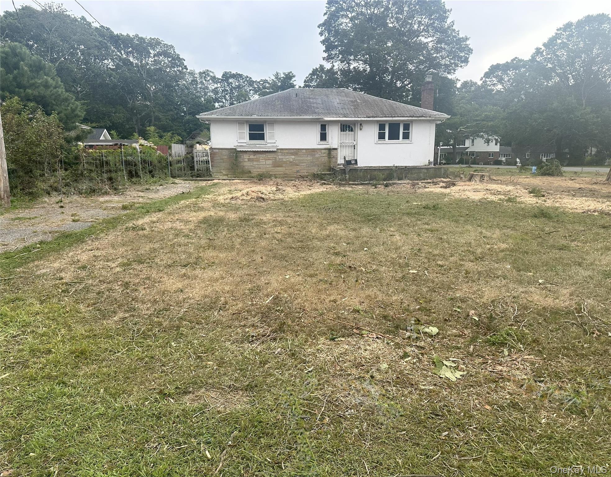 18 Merrick Road, Shirley, NY 11967