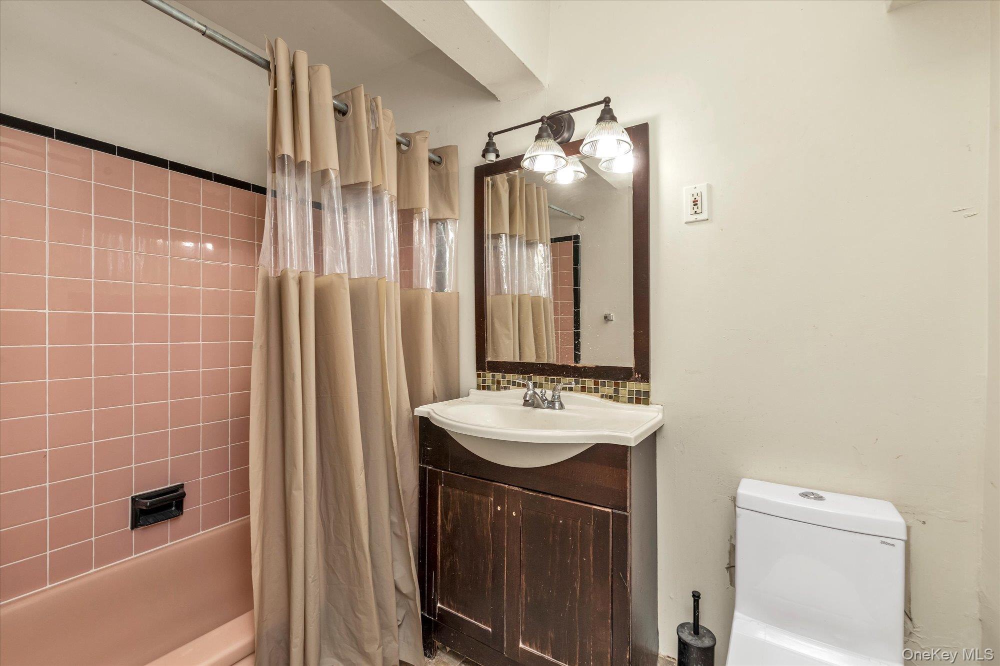 124 Smith Street # 3G, Freeport, NY 11520