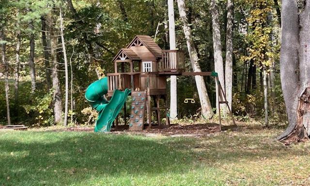 32 Greentree Drive N, Hyde Park, NY 12538