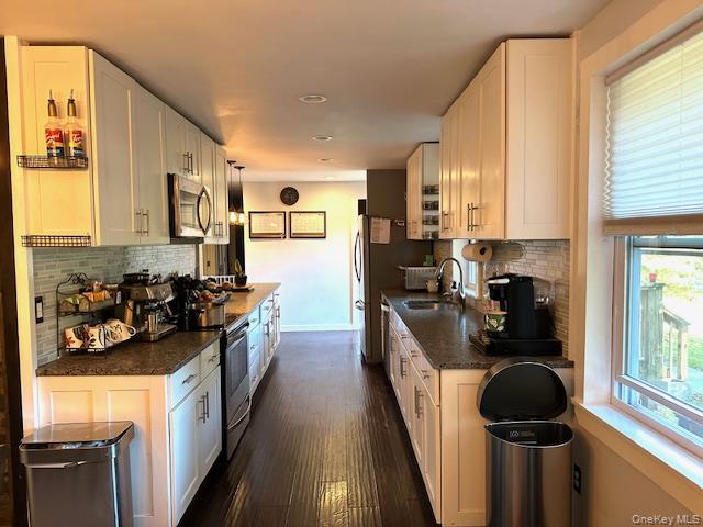 32 Greentree Drive N, Hyde Park, NY 12538