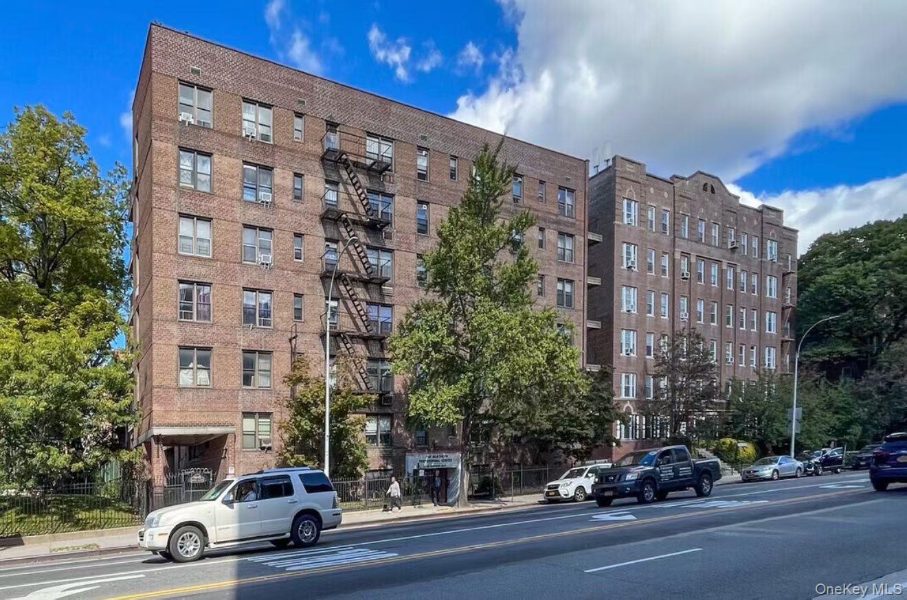 14105 Northern Boulevard # 1J, Flushing, NY 11354
