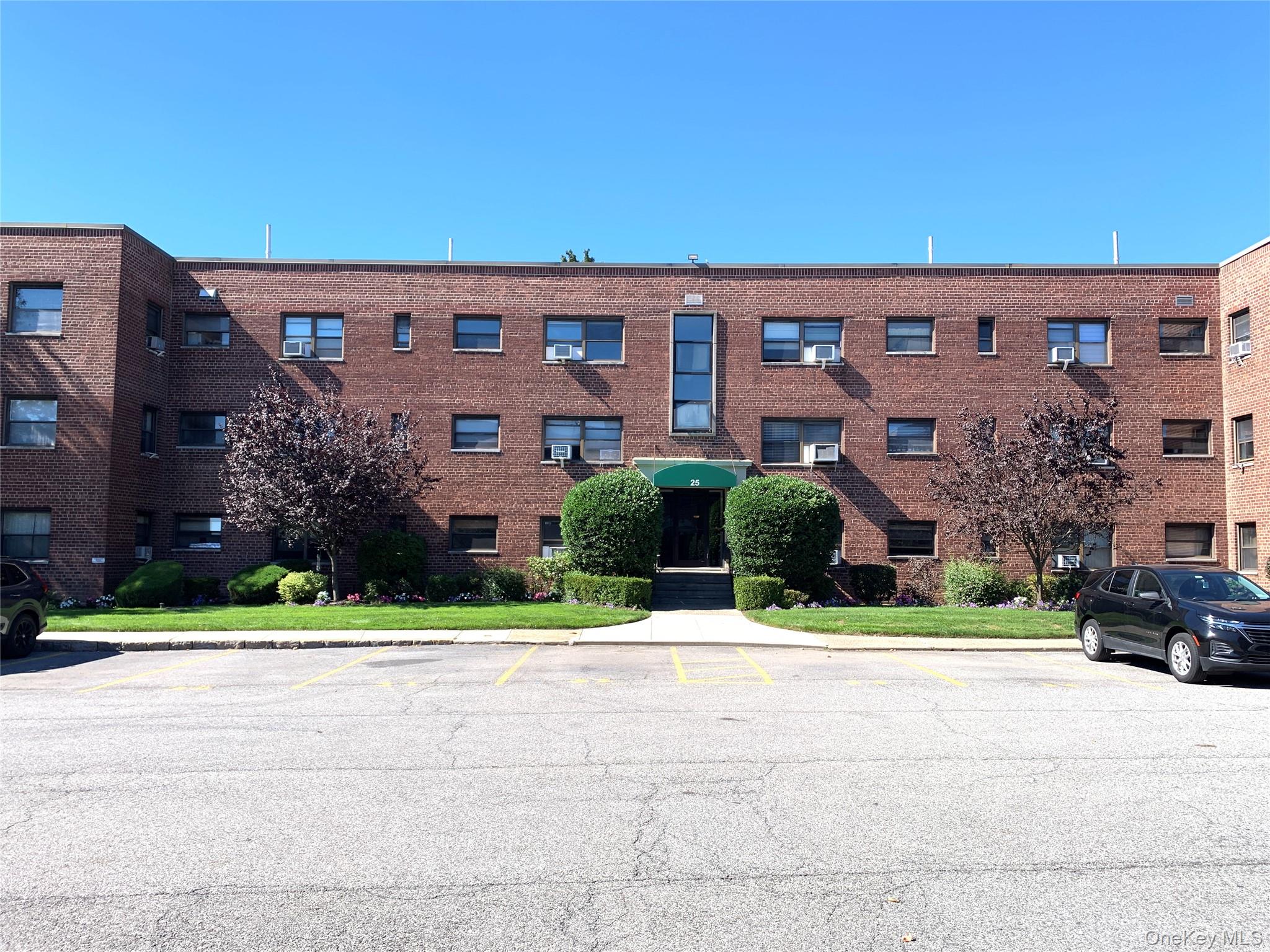 25 SHADY GLEN Court # 1A, New Rochelle, NY 10805