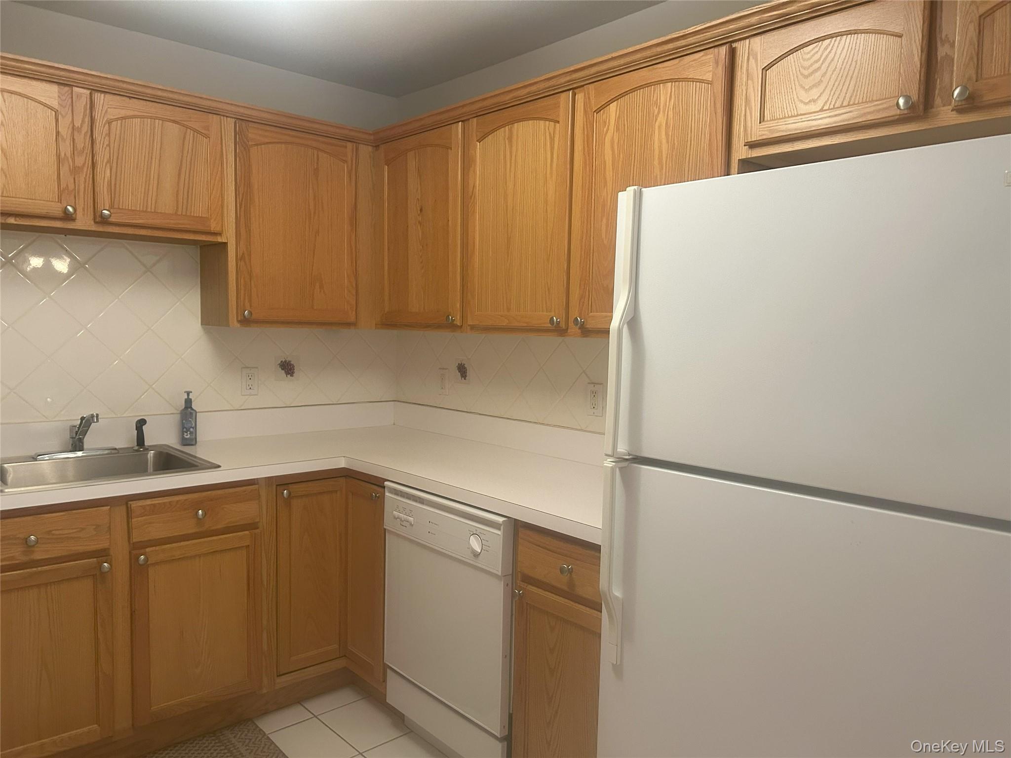 1082 Savoy Drive, Melville, NY 11747