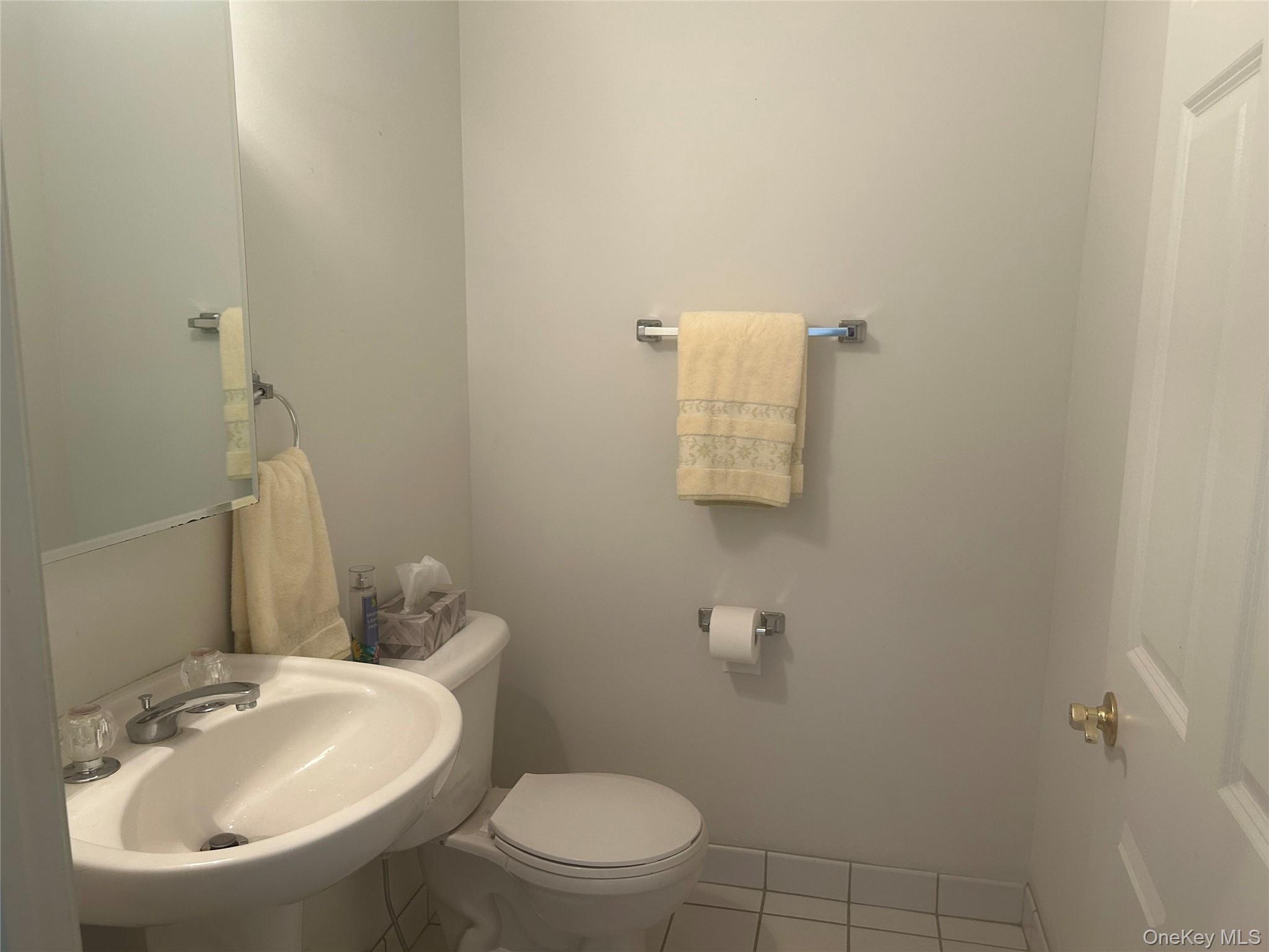 1082 Savoy Drive, Melville, NY 11747