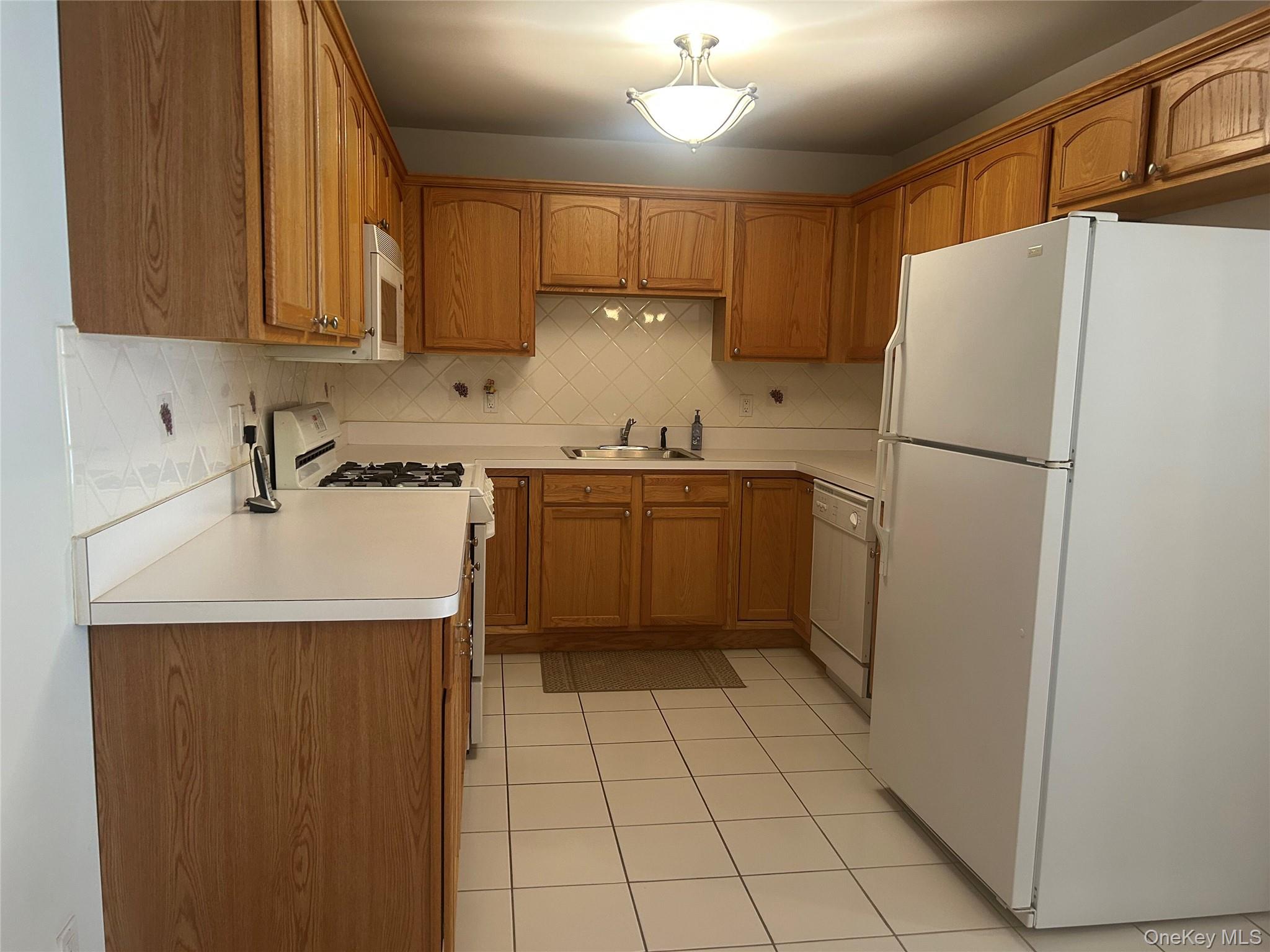 1082 Savoy Drive, Melville, NY 11747