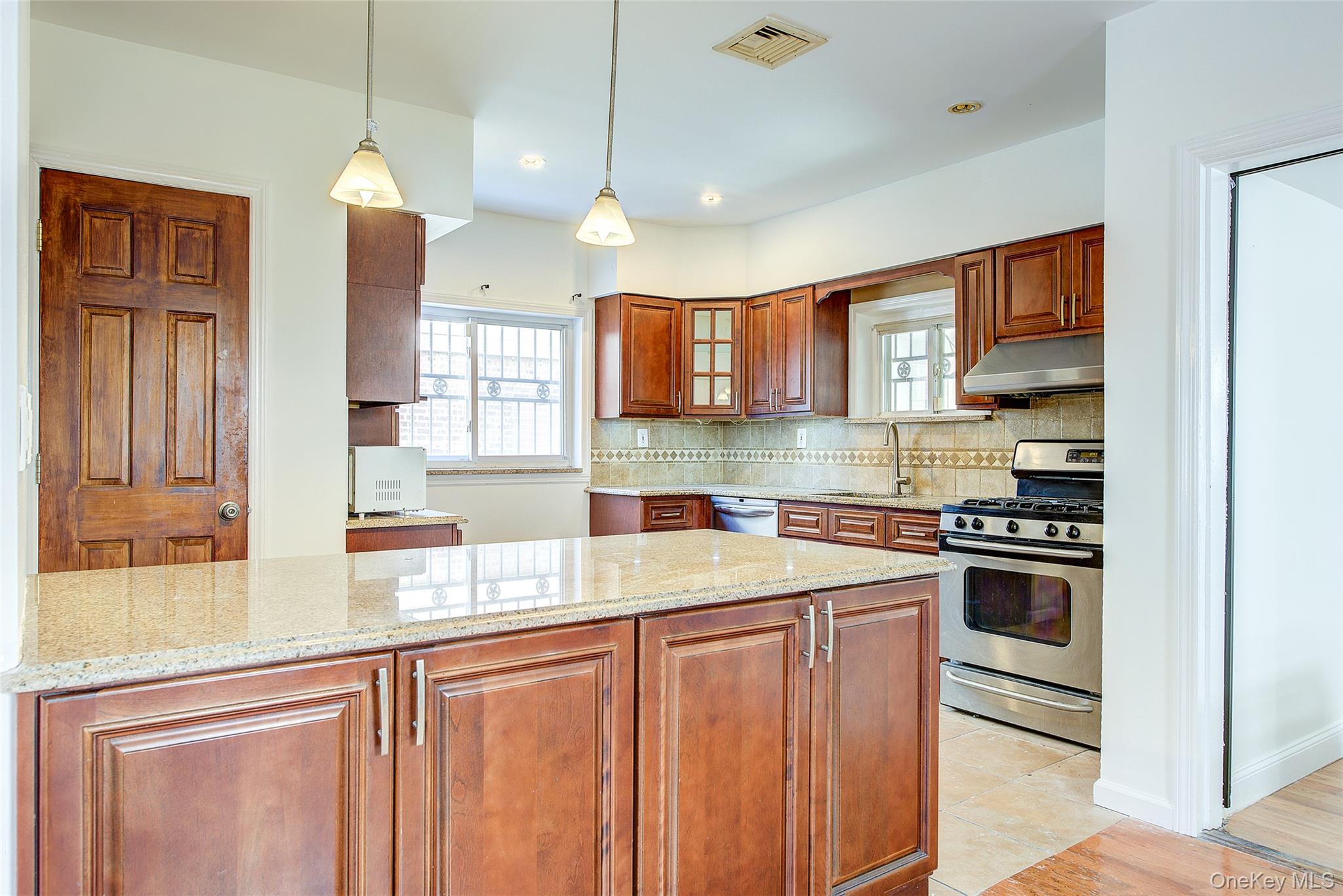 85-54 148th Street, Briarwood, NY 11435