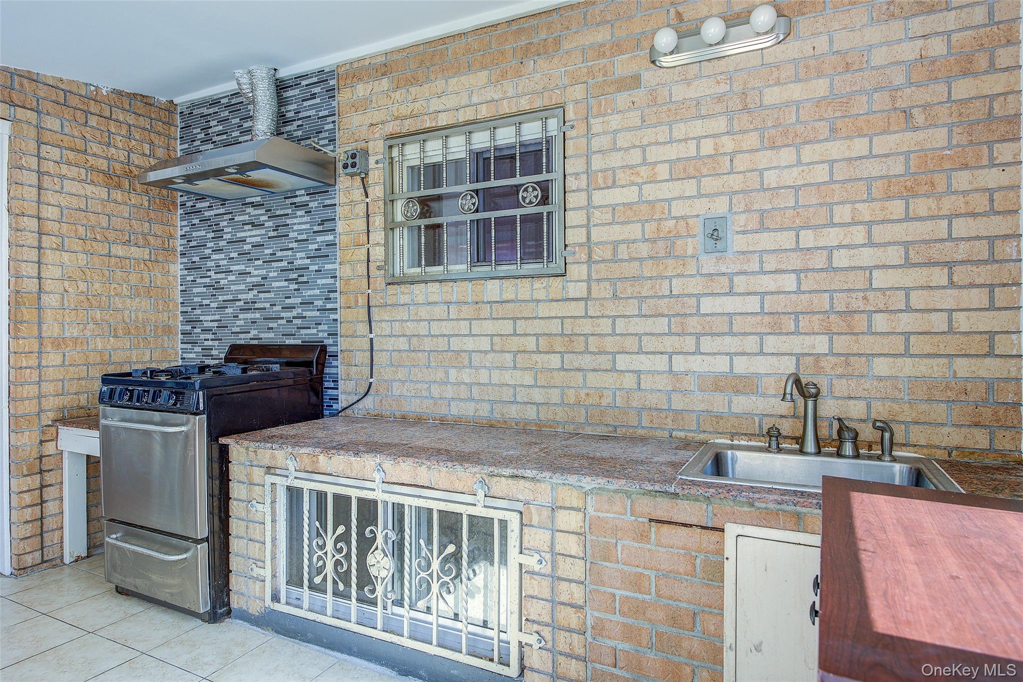 85-54 148th Street, Briarwood, NY 11435