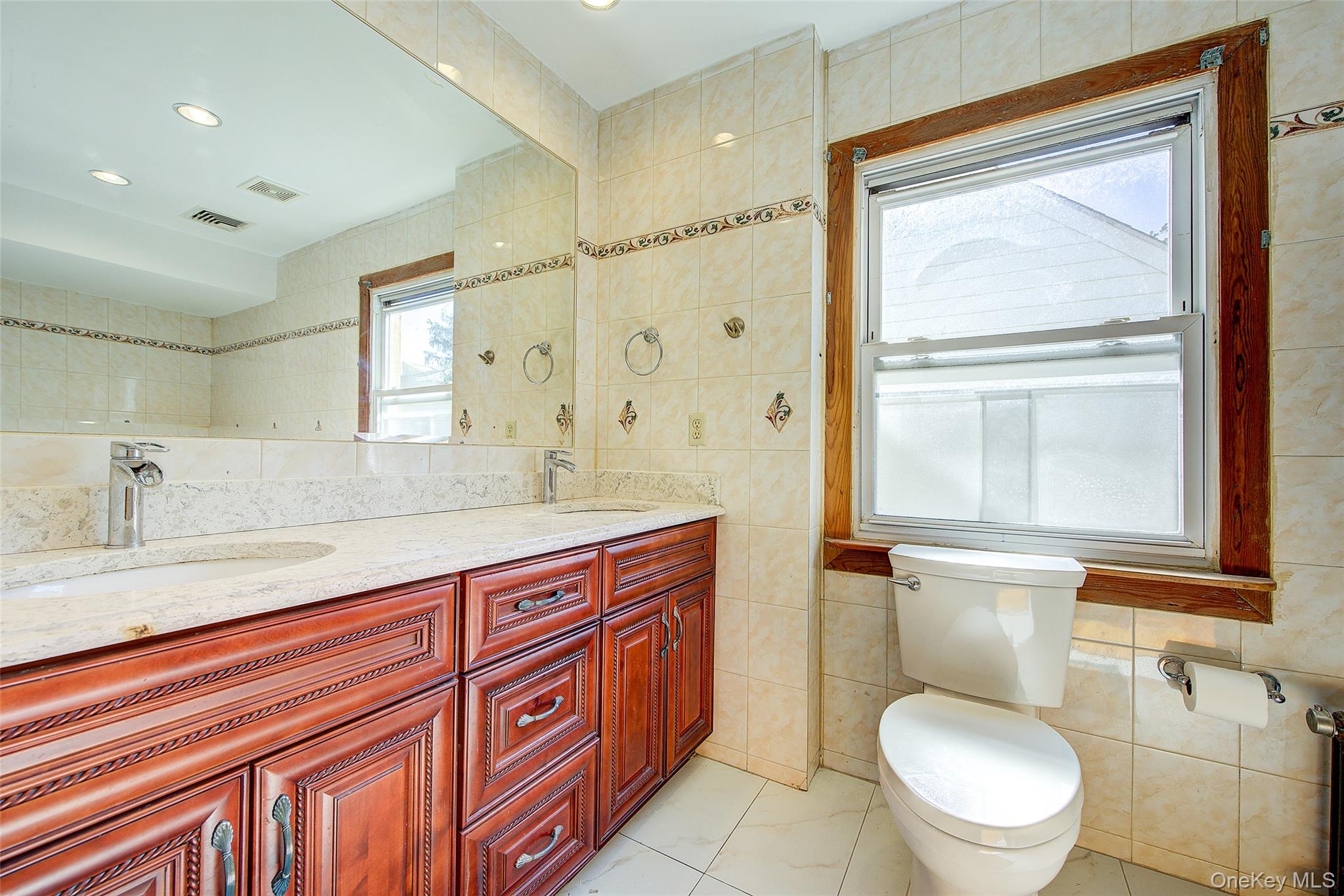 85-54 148th Street, Briarwood, NY 11435