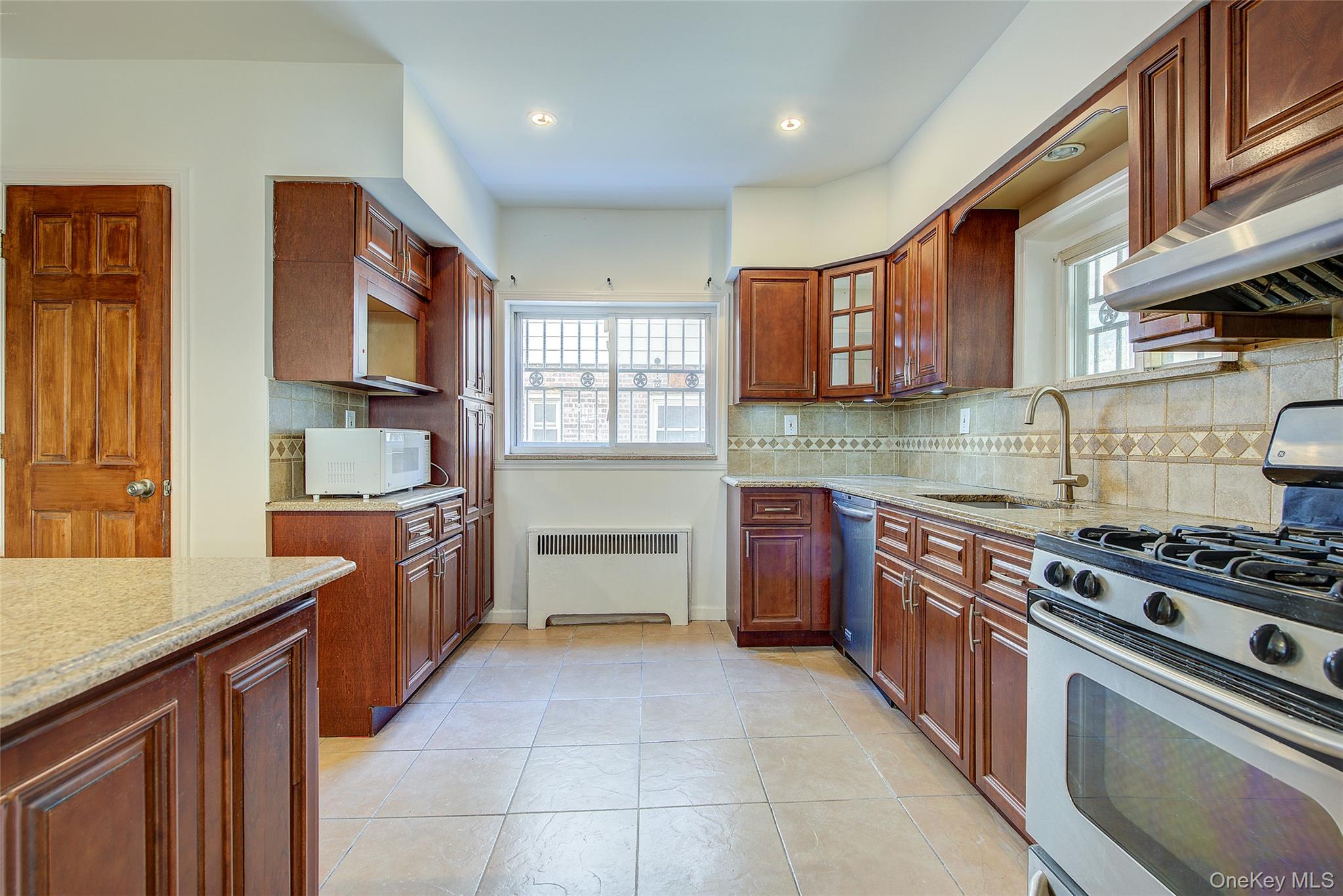 85-54 148th Street, Briarwood, NY 11435