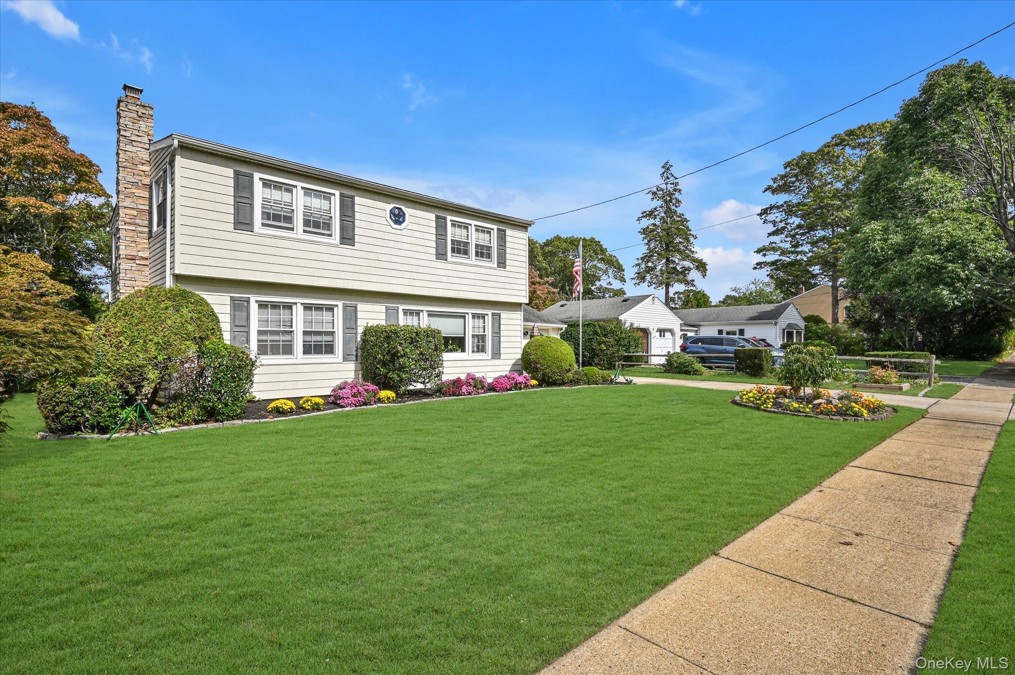 11 Pittsburgh Avenue, Massapequa, NY 11758