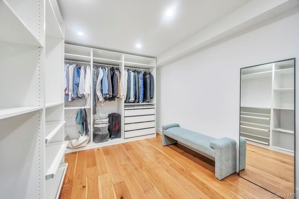 9 Brothers Court, Dix Hills, NY 11746