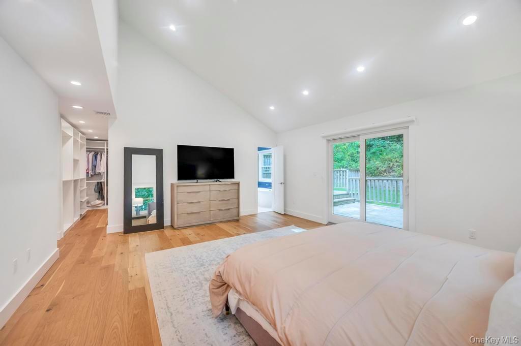 9 Brothers Court, Dix Hills, NY 11746