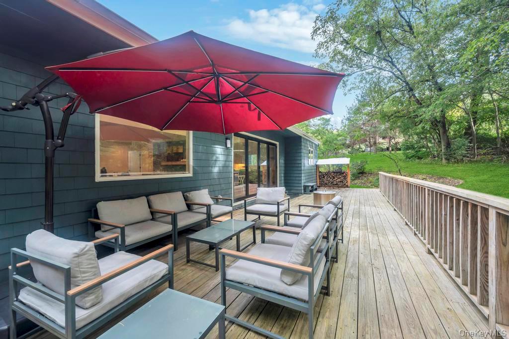 9 Brothers Court, Dix Hills, NY 11746