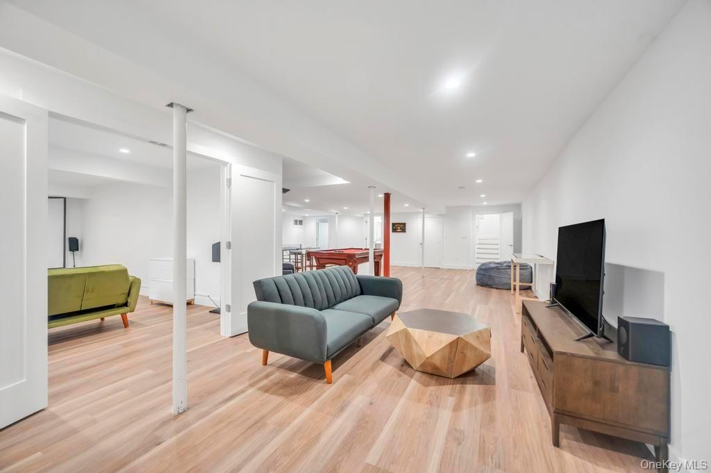 9 Brothers Court, Dix Hills, NY 11746