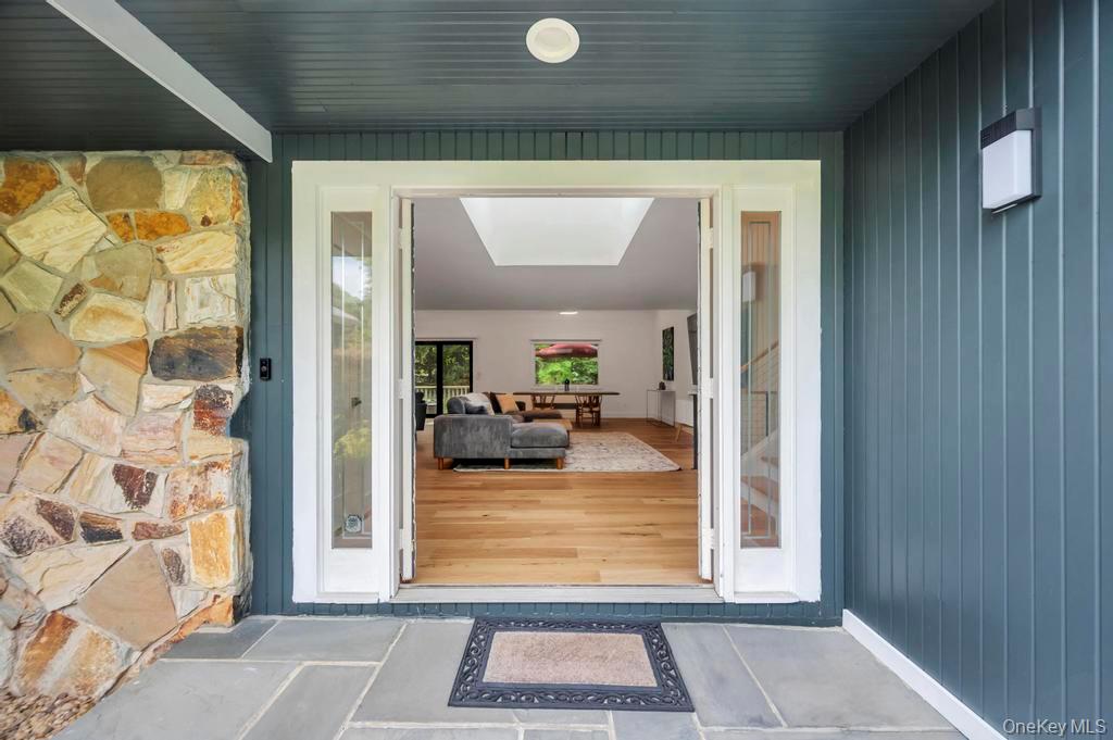 9 Brothers Court, Dix Hills, NY 11746