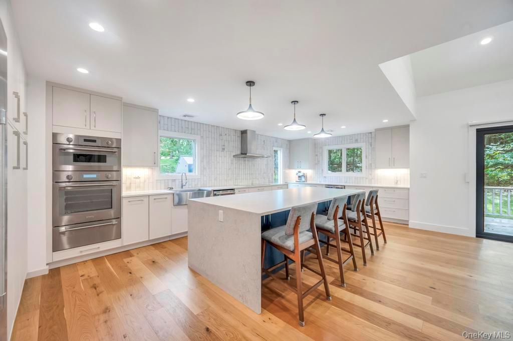 9 Brothers Court, Dix Hills, NY 11746