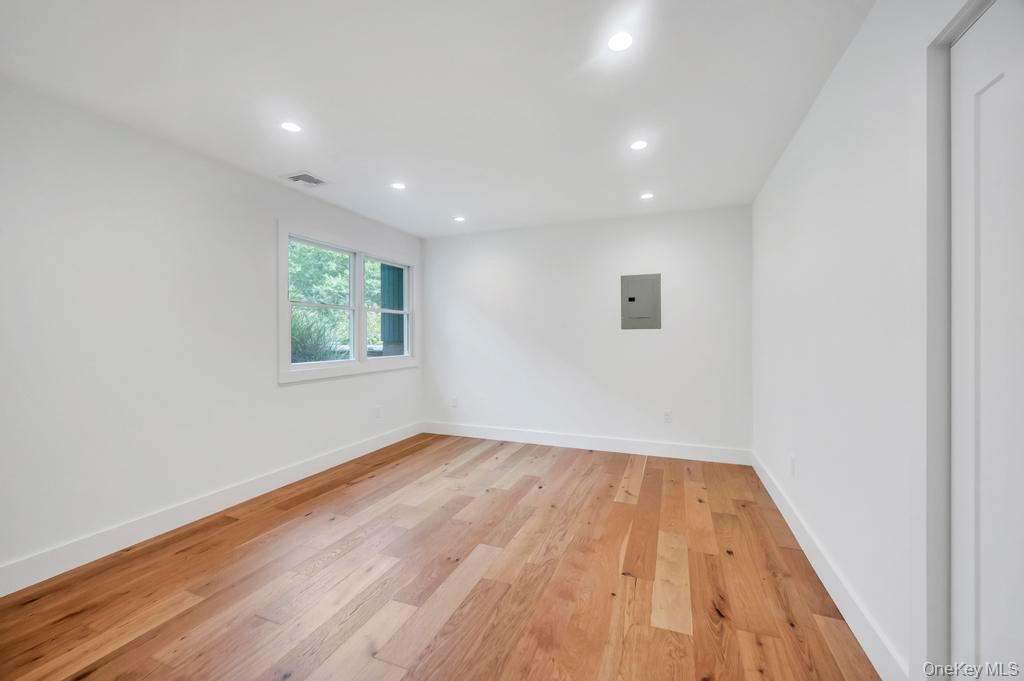 9 Brothers Court, Dix Hills, NY 11746