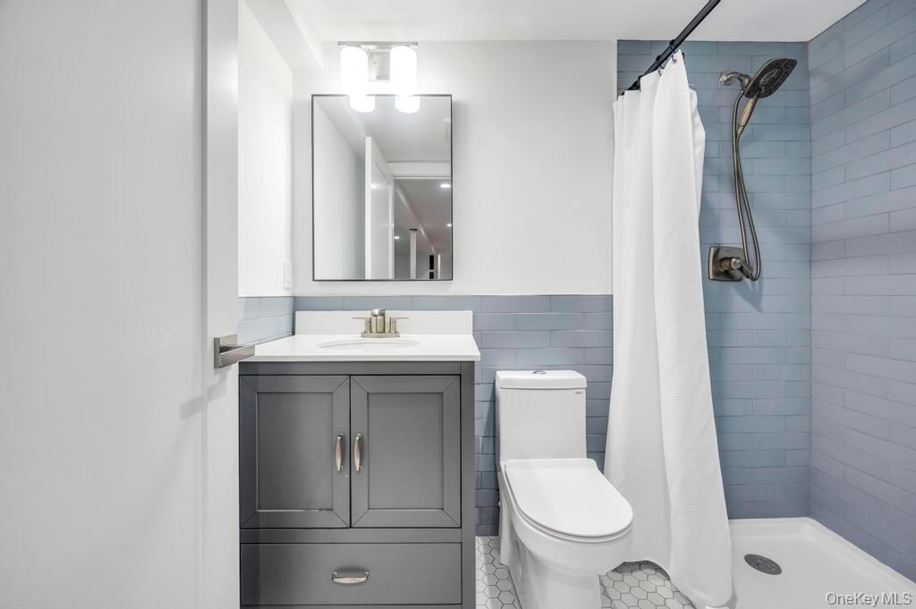 9 Brothers Court, Dix Hills, NY 11746