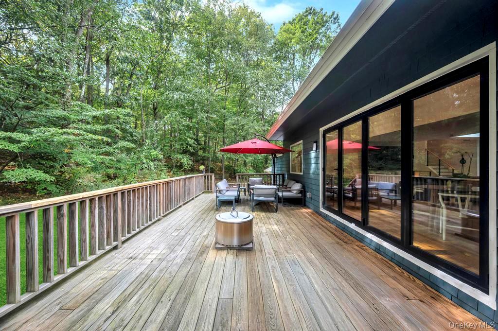 9 Brothers Court, Dix Hills, NY 11746