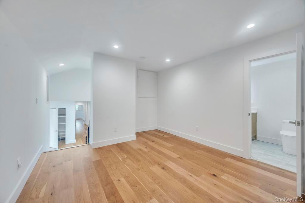 9 Brothers Court, Dix Hills, NY 11746