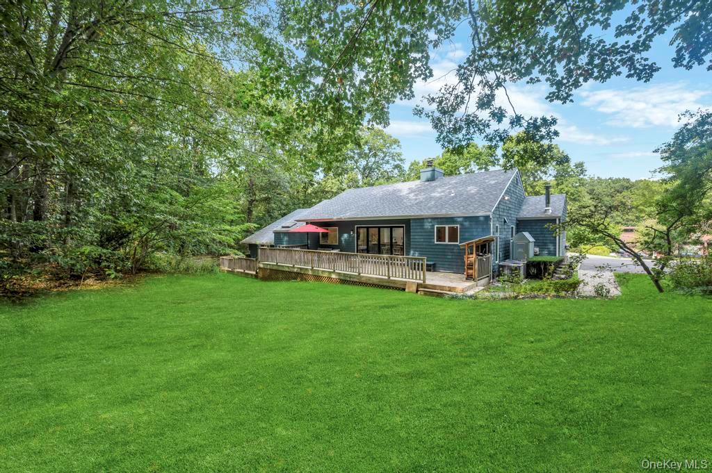 9 Brothers Court, Dix Hills, NY 11746