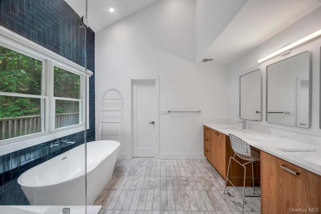 9 Brothers Court, Dix Hills, NY 11746