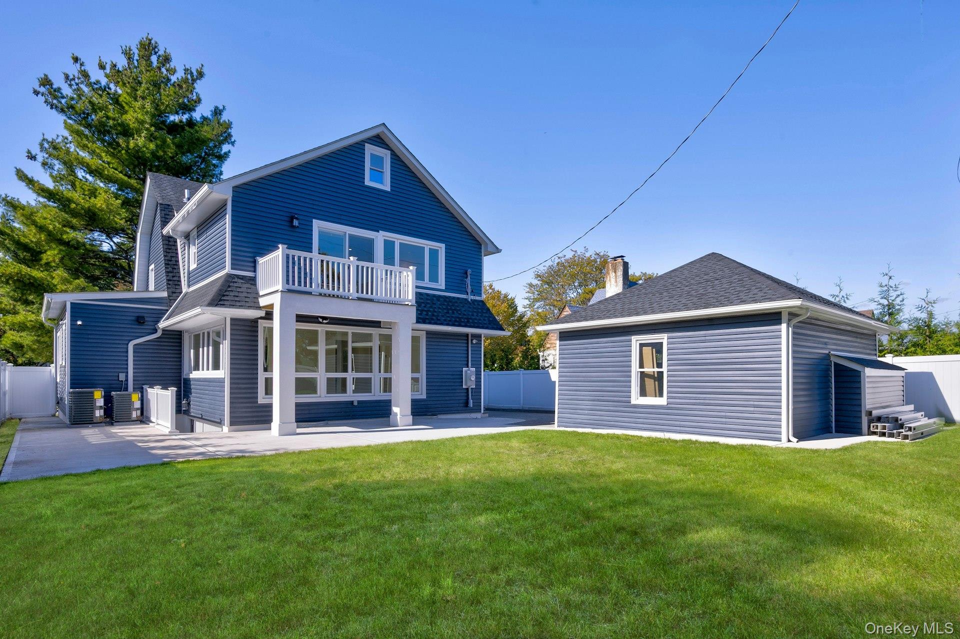 60 Long Drive, Hempstead, NY 11550