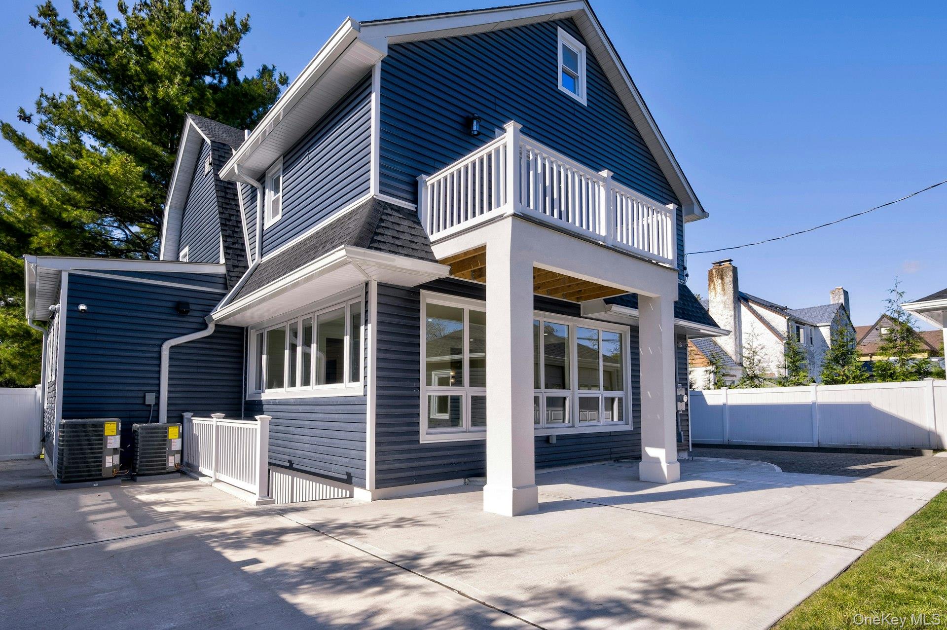 60 Long Drive, Hempstead, NY 11550