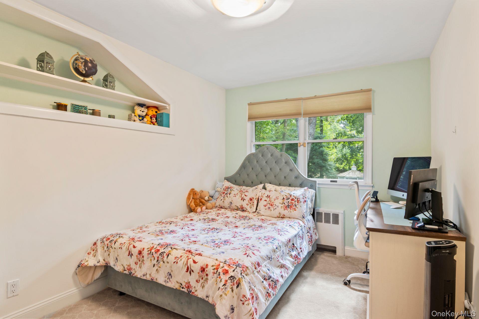 17 Bluebird Lane, Huntington, NY 11743