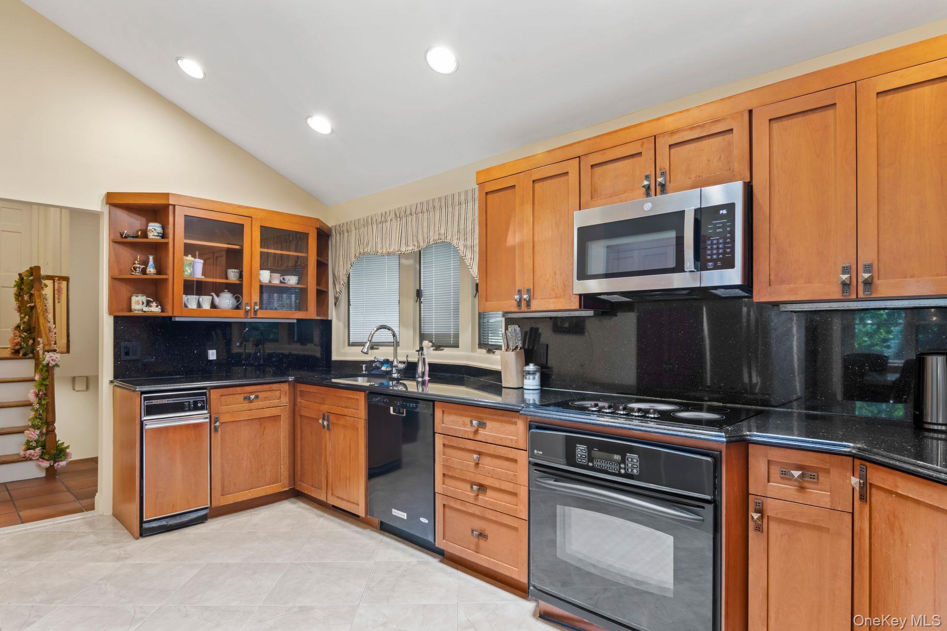 17 Bluebird Lane, Huntington, NY 11743