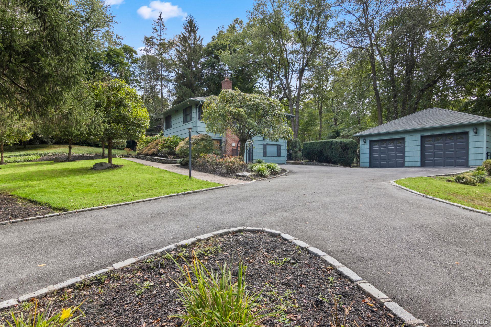 17 Bluebird Lane, Huntington, NY 11743