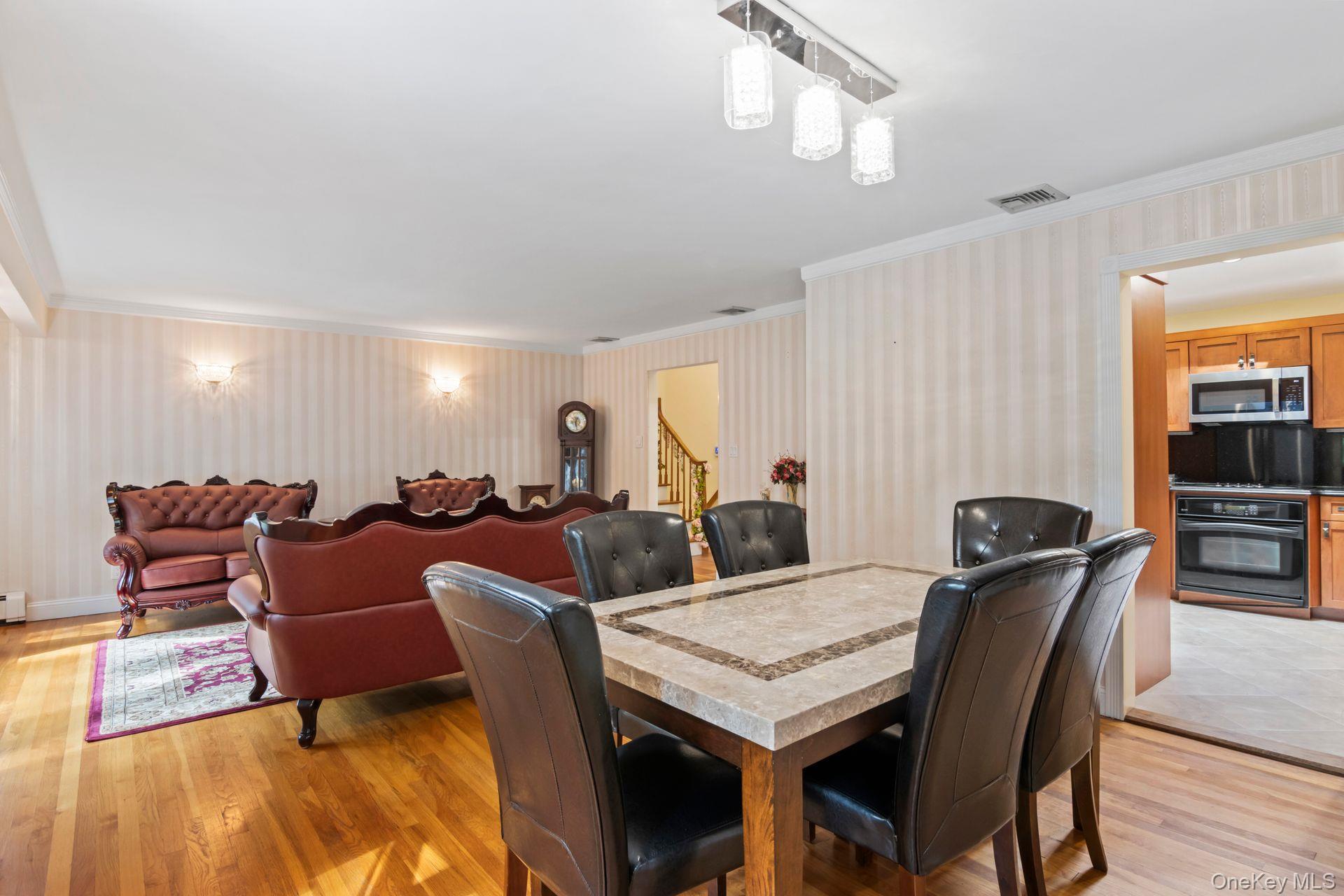 17 Bluebird Lane, Huntington, NY 11743