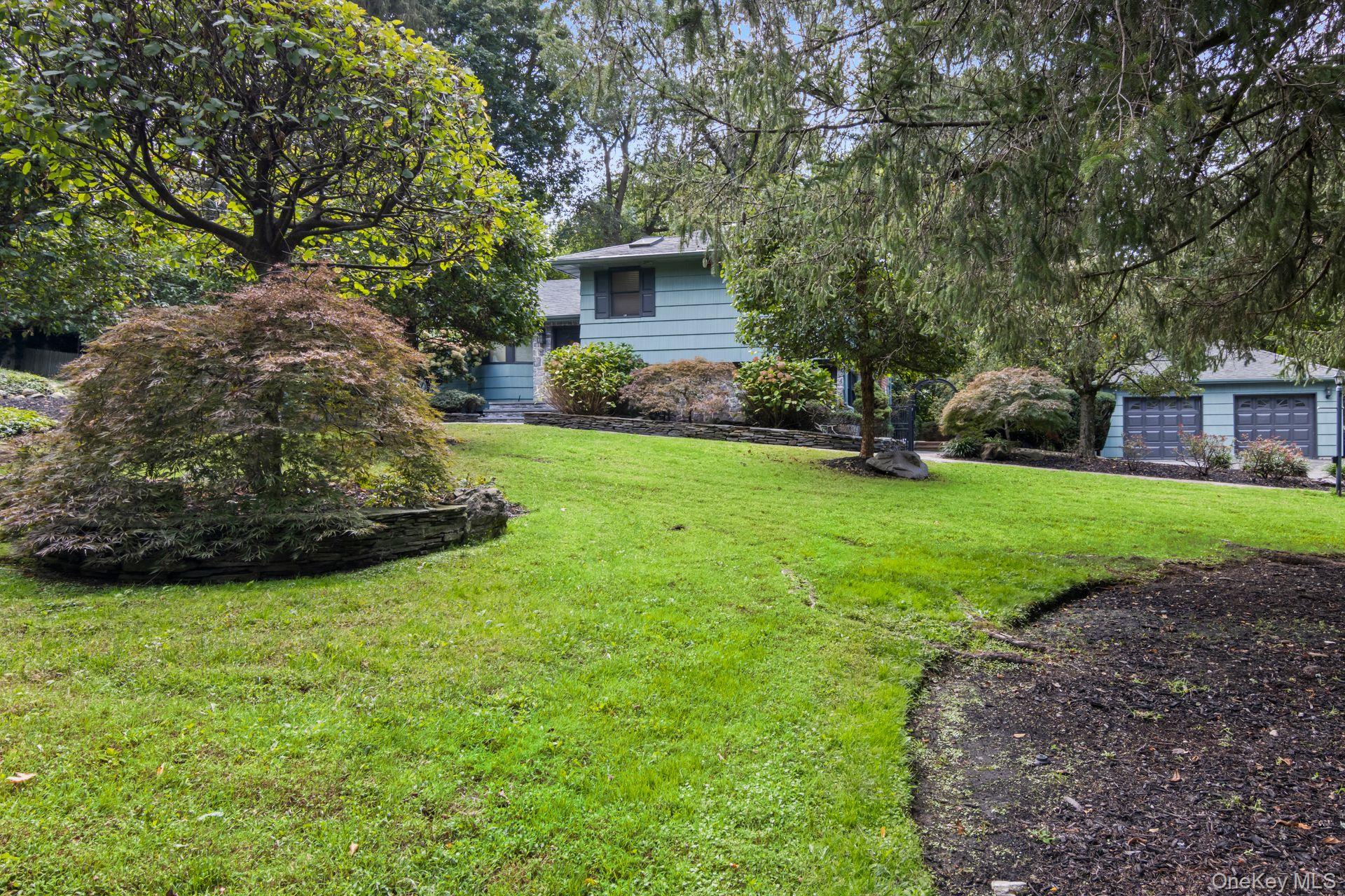 17 Bluebird Lane, Huntington, NY 11743