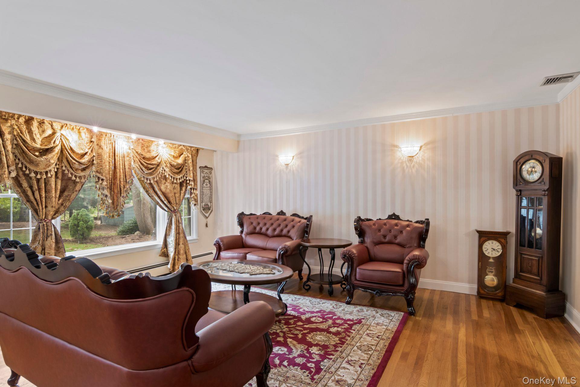 17 Bluebird Lane, Huntington, NY 11743