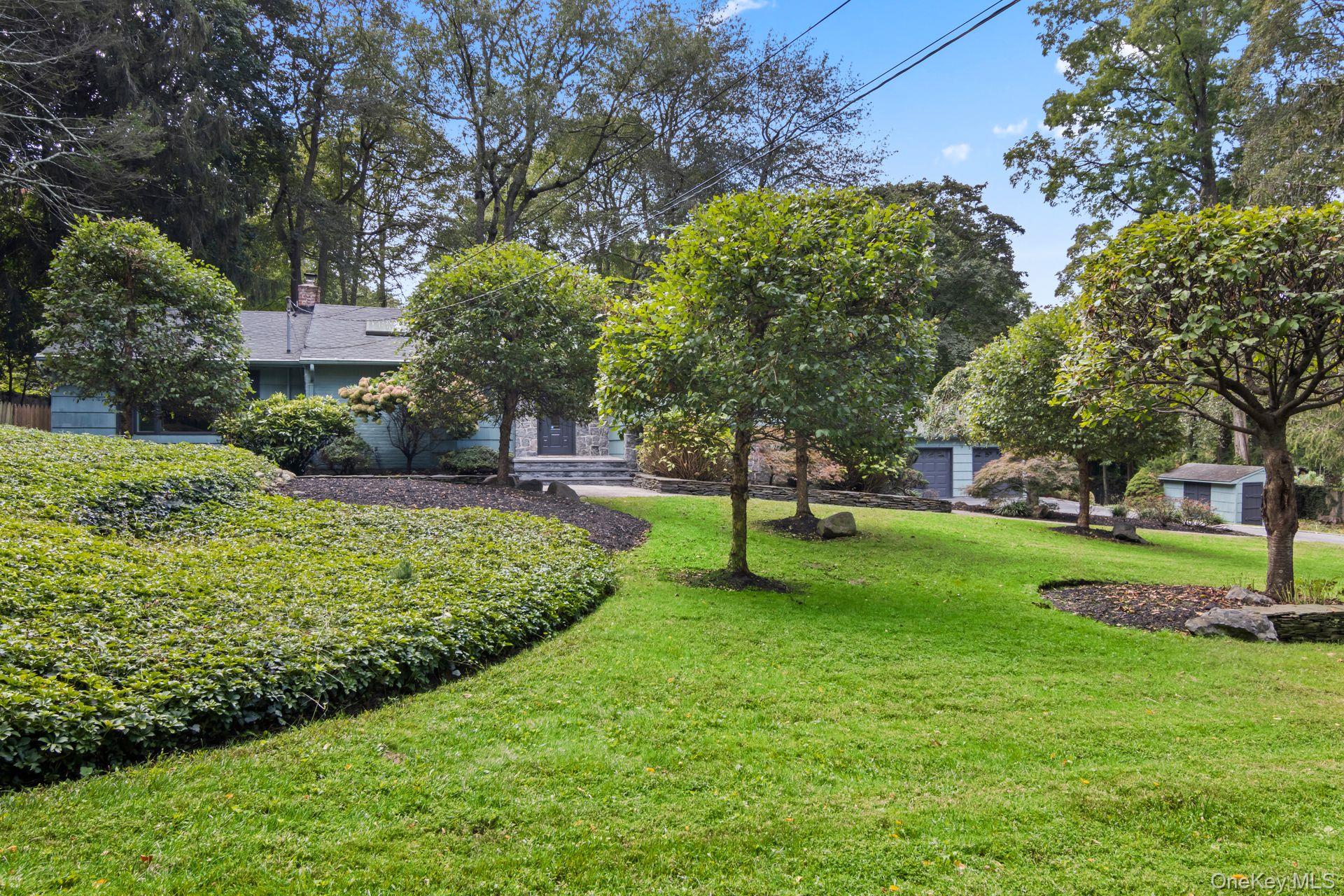 17 Bluebird Lane, Huntington, NY 11743