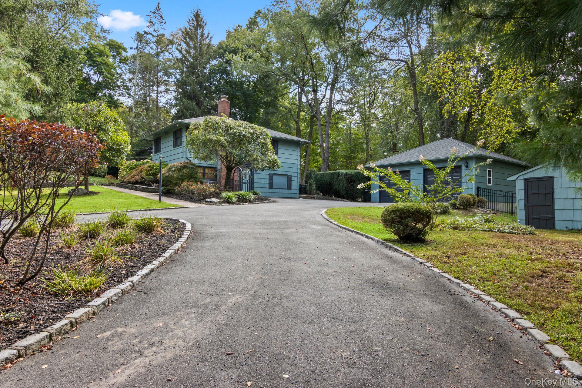 17 Bluebird Lane, Huntington, NY 11743