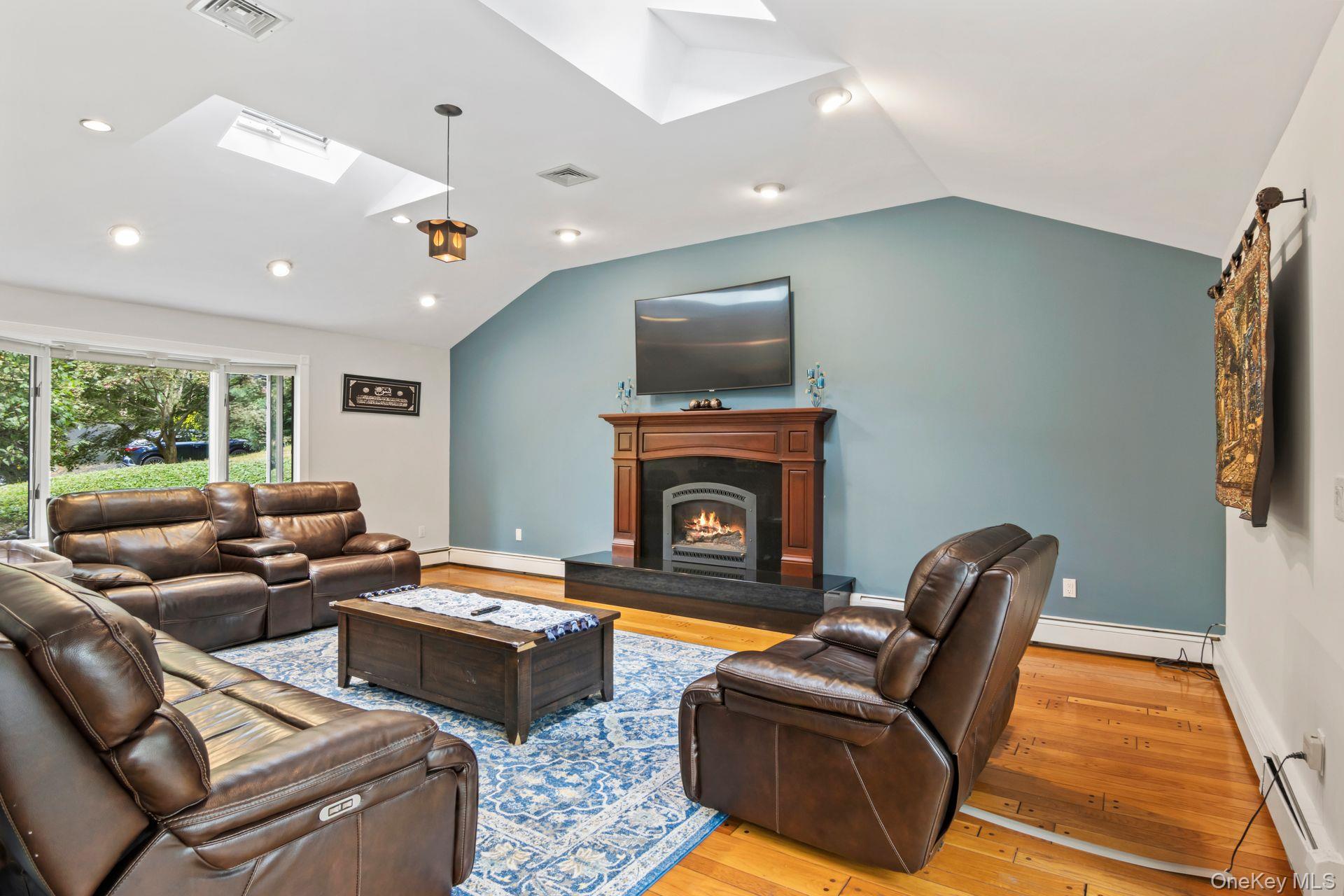 17 Bluebird Lane, Huntington, NY 11743