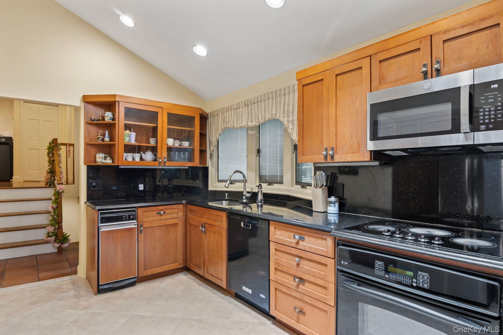 17 Bluebird Lane, Huntington, NY 11743