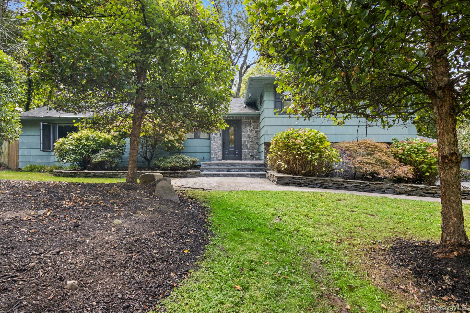 17 Bluebird Lane, Huntington, NY 11743