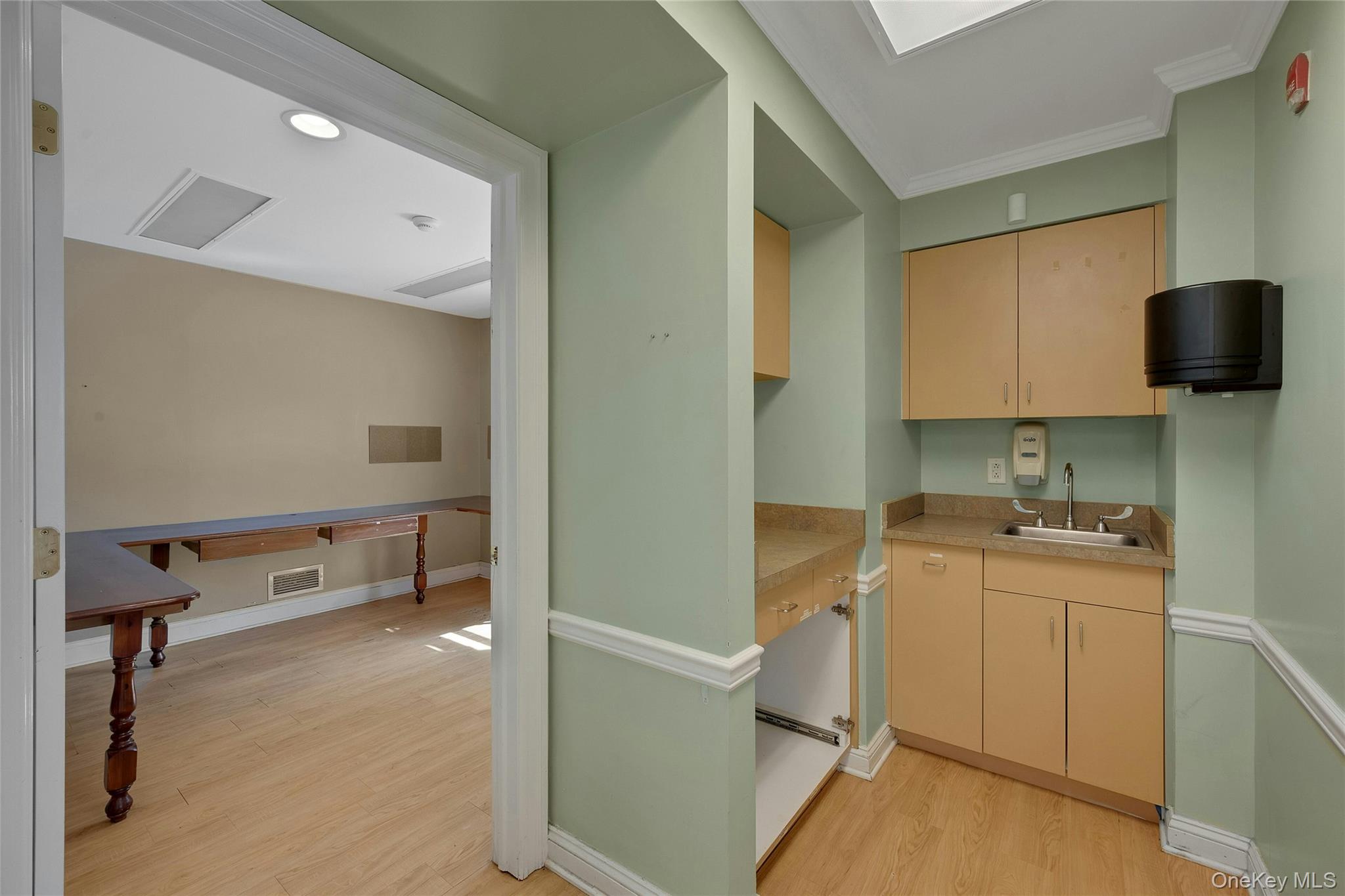 645 Marble Avenue, Thornwood, NY 10594