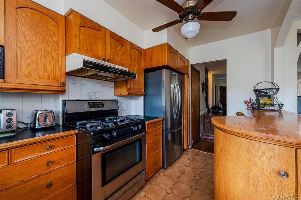 248 Throggs Neck Boulevard, Bronx, NY 10465