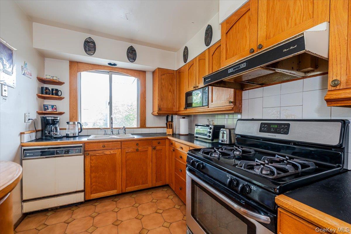 248 Throggs Neck Boulevard, Bronx, NY 10465