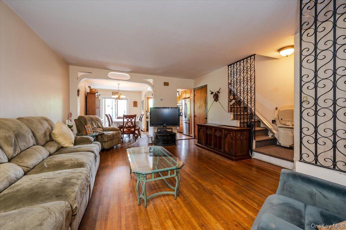 248 Throggs Neck Boulevard, Bronx, NY 10465