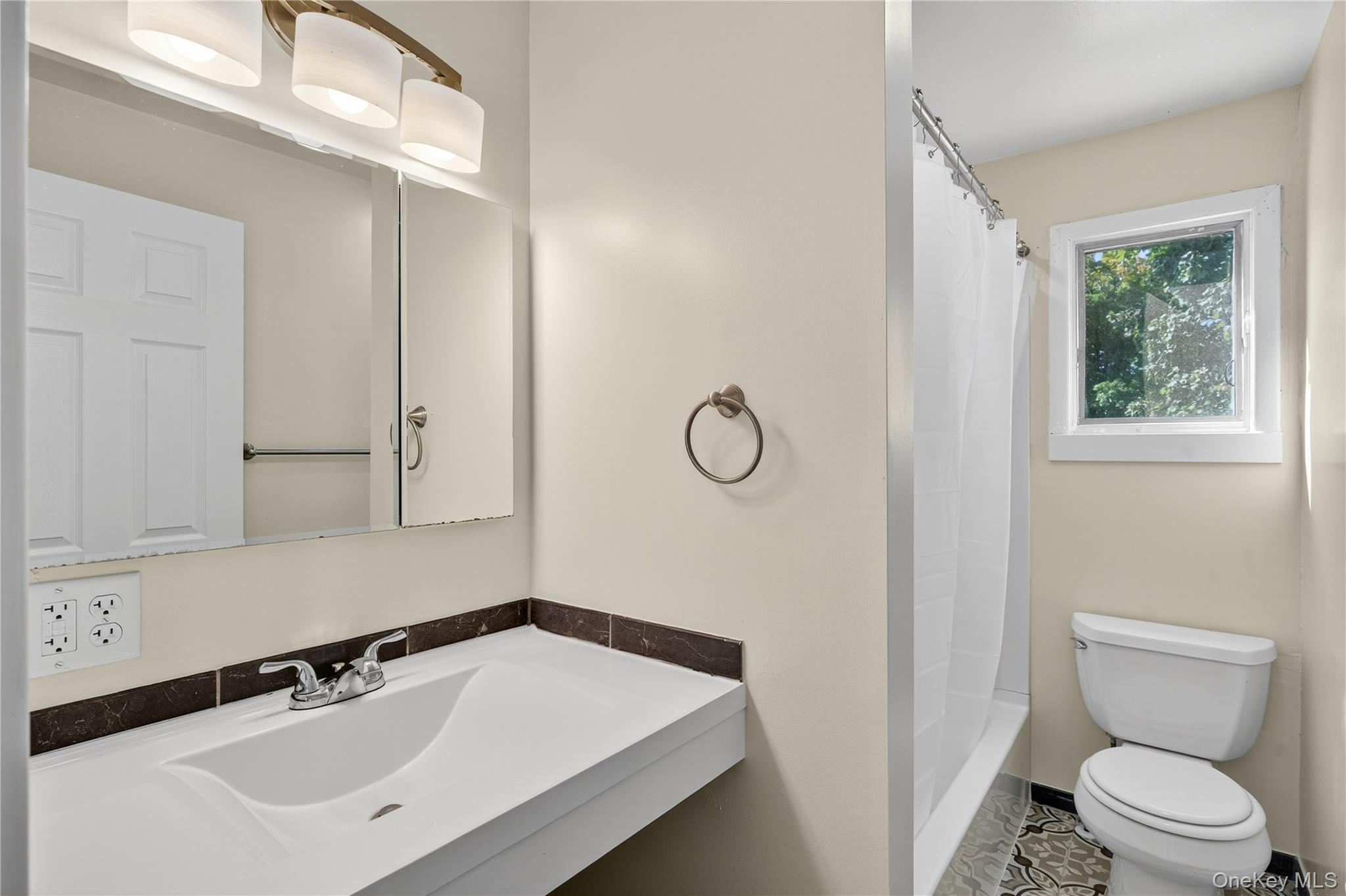 10 Howe Street, Warwick, NY 10990