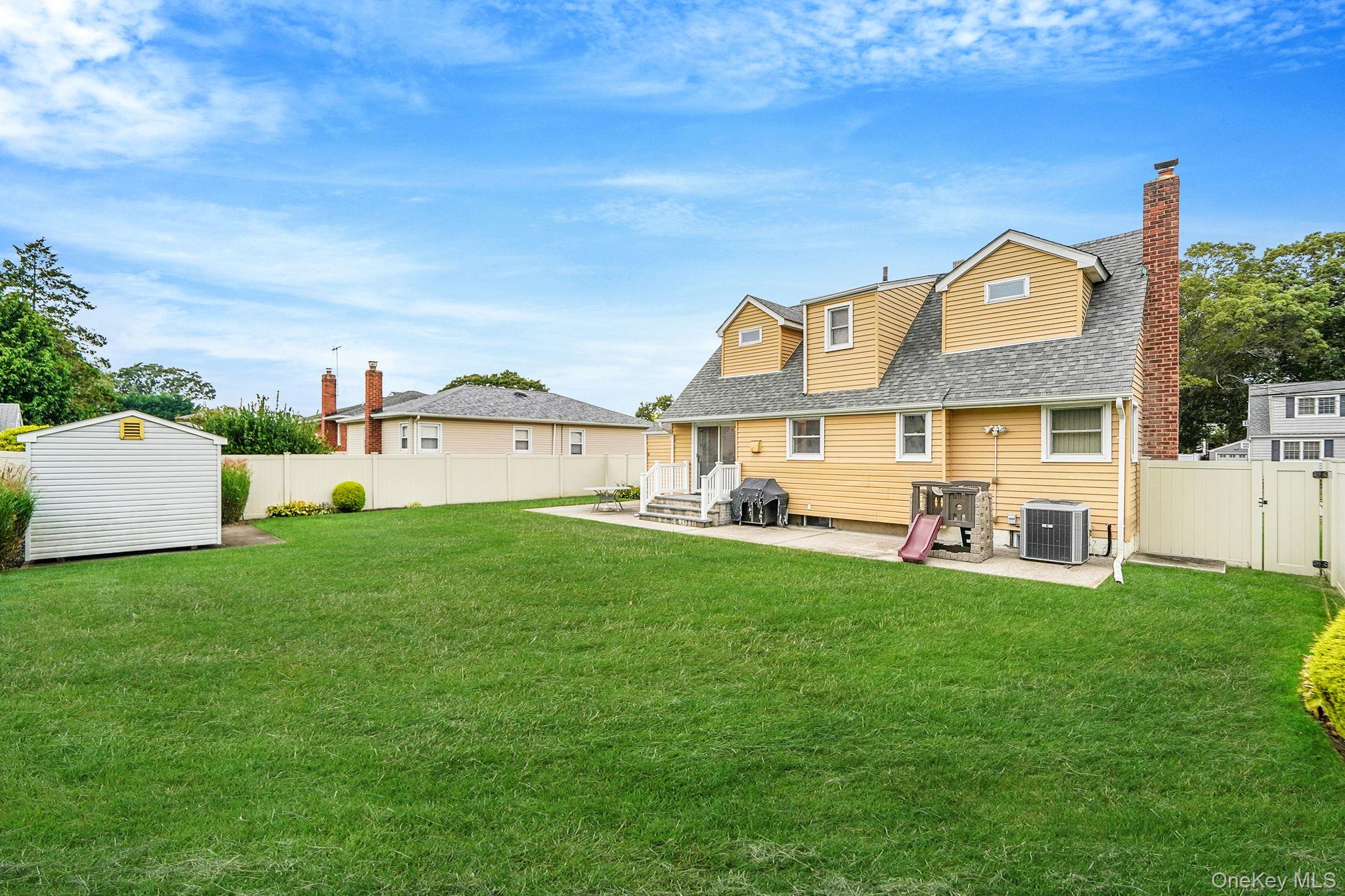 166 N Oak Street, Massapequa, NY 11758