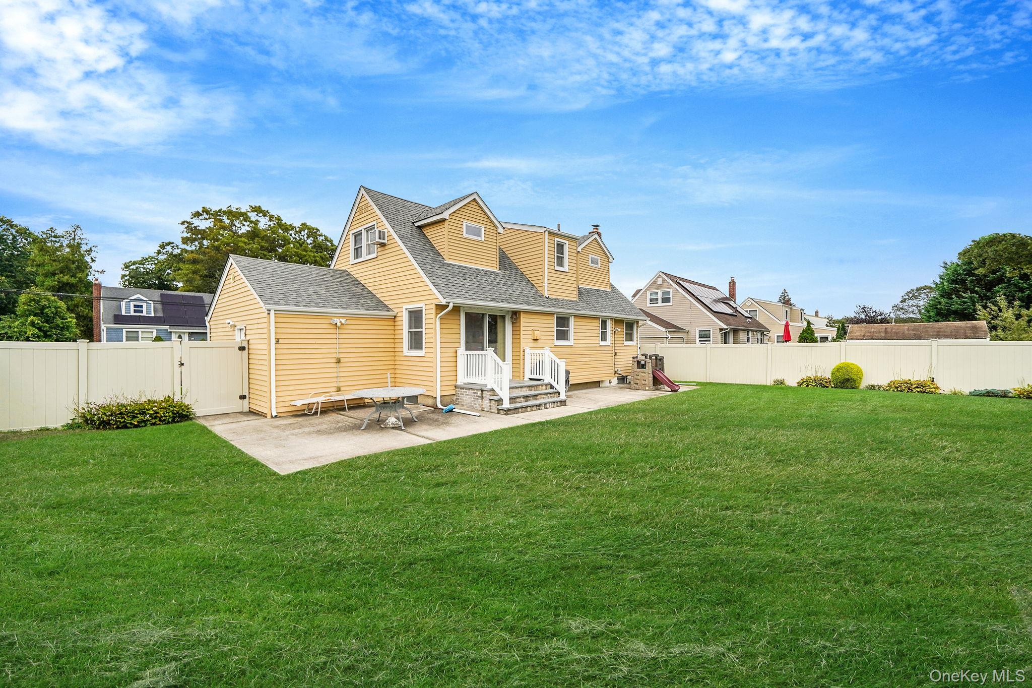 166 N Oak Street, Massapequa, NY 11758