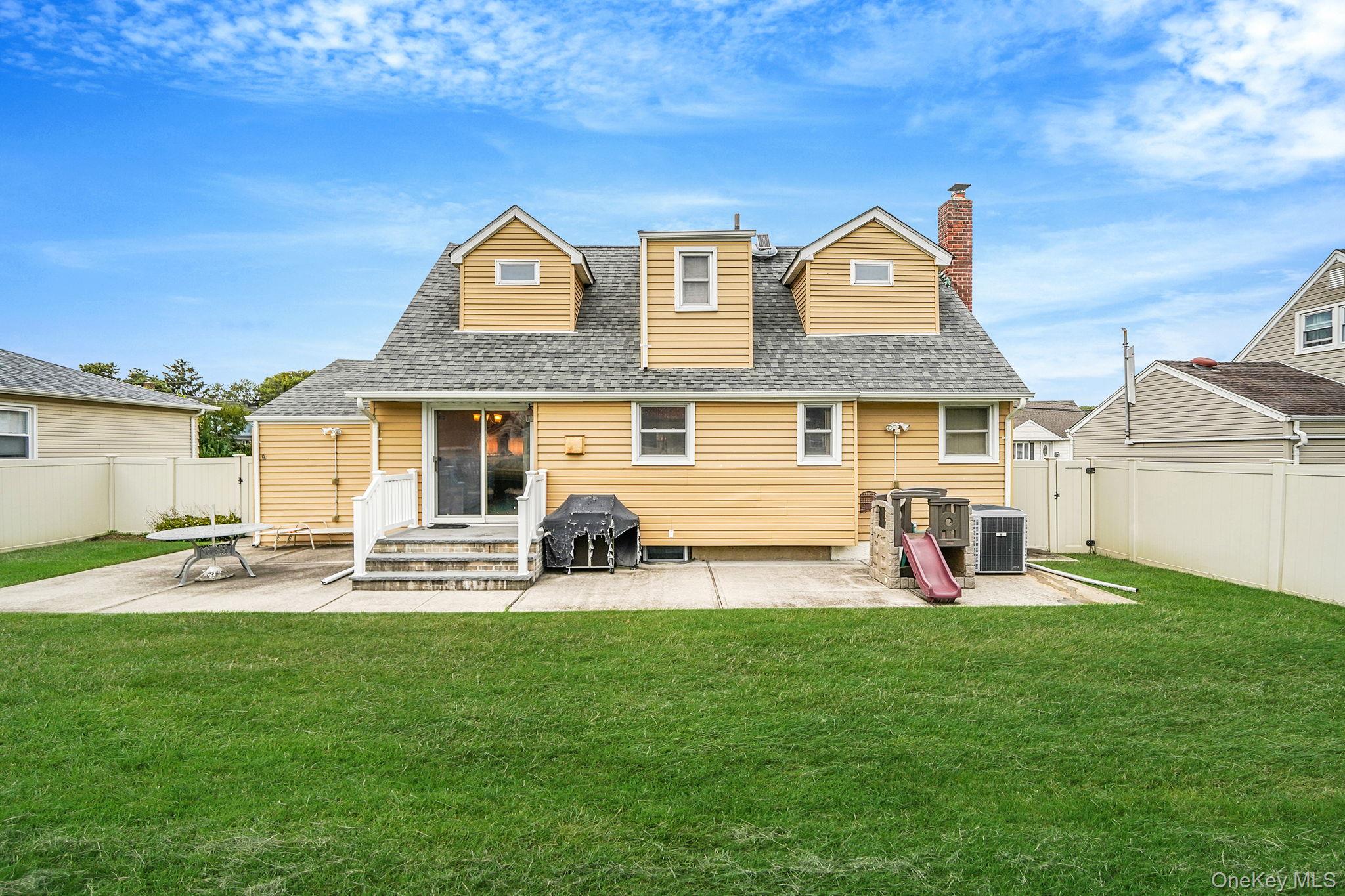 166 N Oak Street, Massapequa, NY 11758